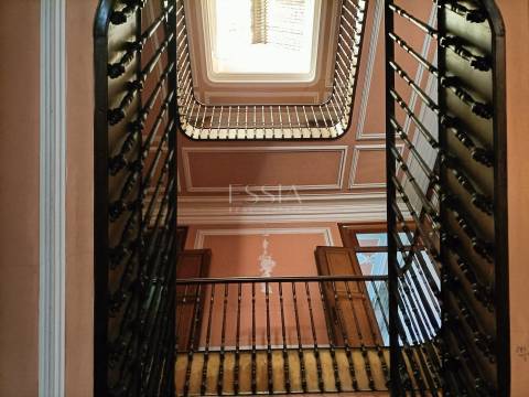 Prédio para reconstrução na Praça da República, Porto