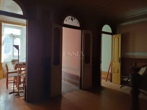 Prédio para reconstrução na Praça da República, Porto