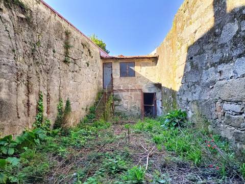Prédio para reconstrução na Praça da República, Porto