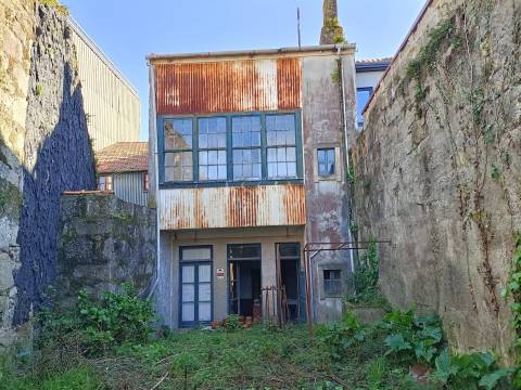 Prédio para reconstrução na Praça da República, Porto