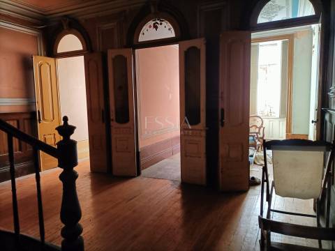 Prédio para reconstrução na Praça da República, Porto