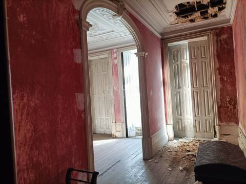 Prédio para reconstrução na Praça da República, Porto