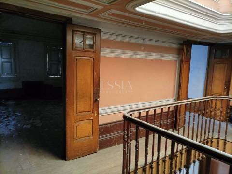 Prédio para reconstrução na Praça da República, Porto