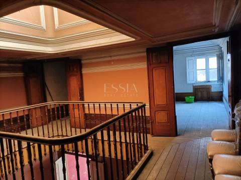 Prédio para reconstrução na Praça da República, Porto