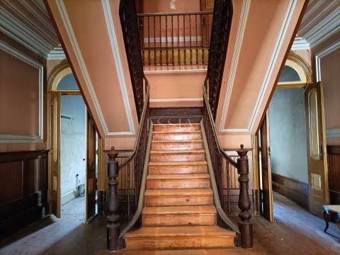 Prédio para reconstrução na Praça da República, Porto