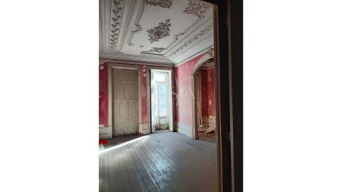 Prédio para reconstrução na Praça da República, Porto