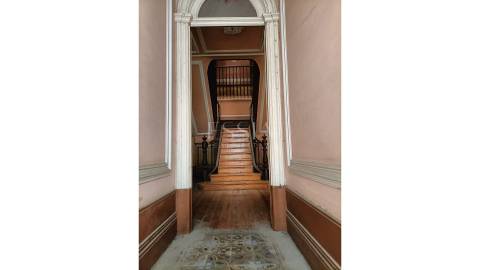 Prédio para reconstrução na Praça da República, Porto