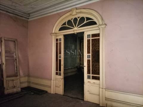 Prédio para Reconstrução na Praça da República, Porto