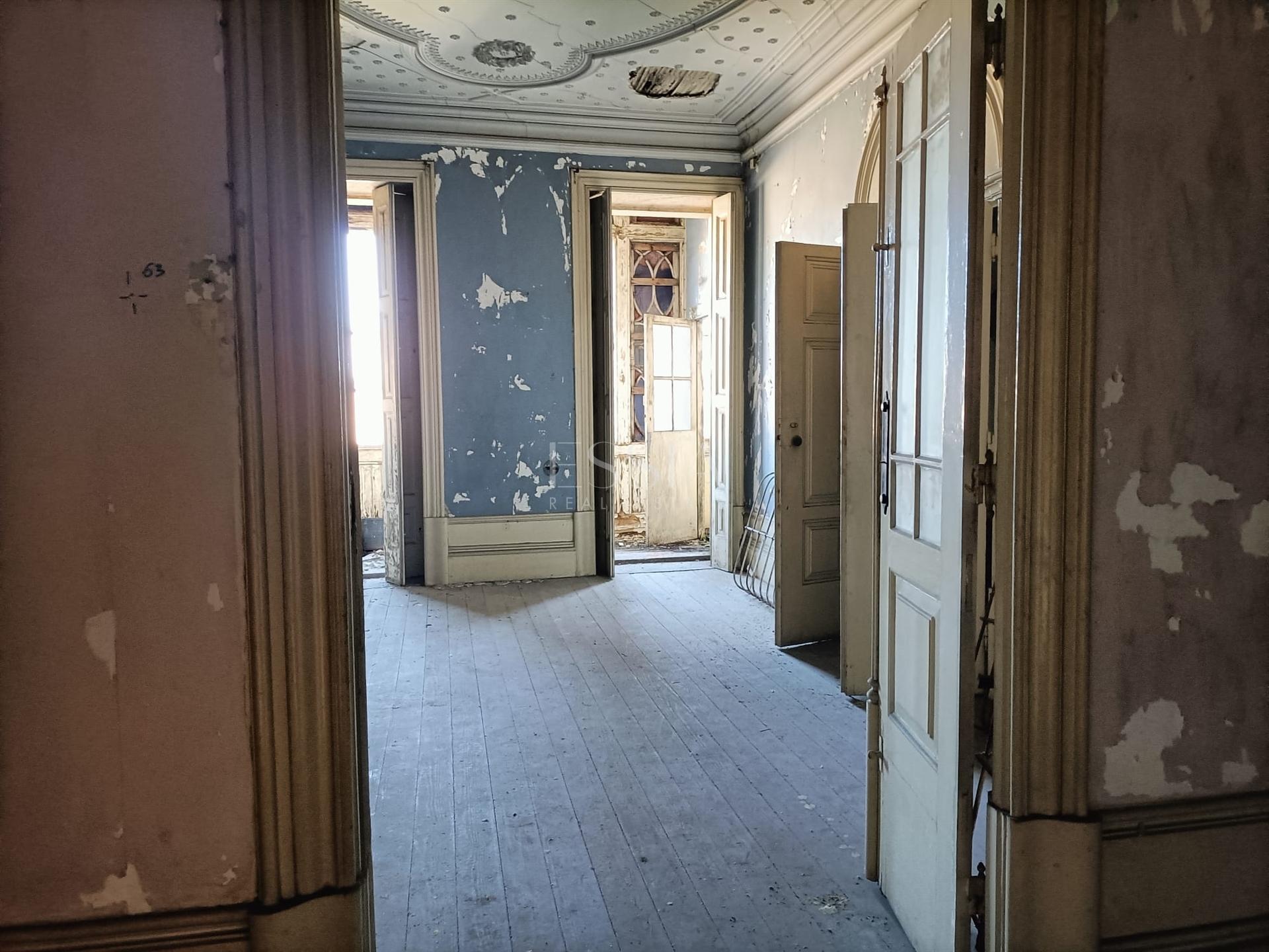 Prédio para Reconstrução na Praça da República, Porto