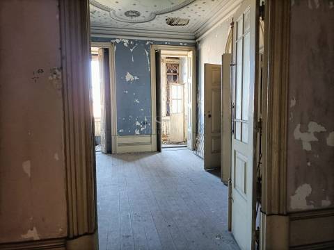 Prédio para Reconstrução na Praça da República, Porto