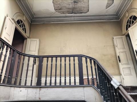 Prédio para Reconstrução na Praça da República, Porto