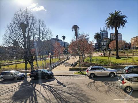 Prédio para Reconstrução na Praça da República, Porto