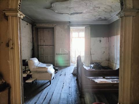 Prédio para Reconstrução na Praça da República, Porto