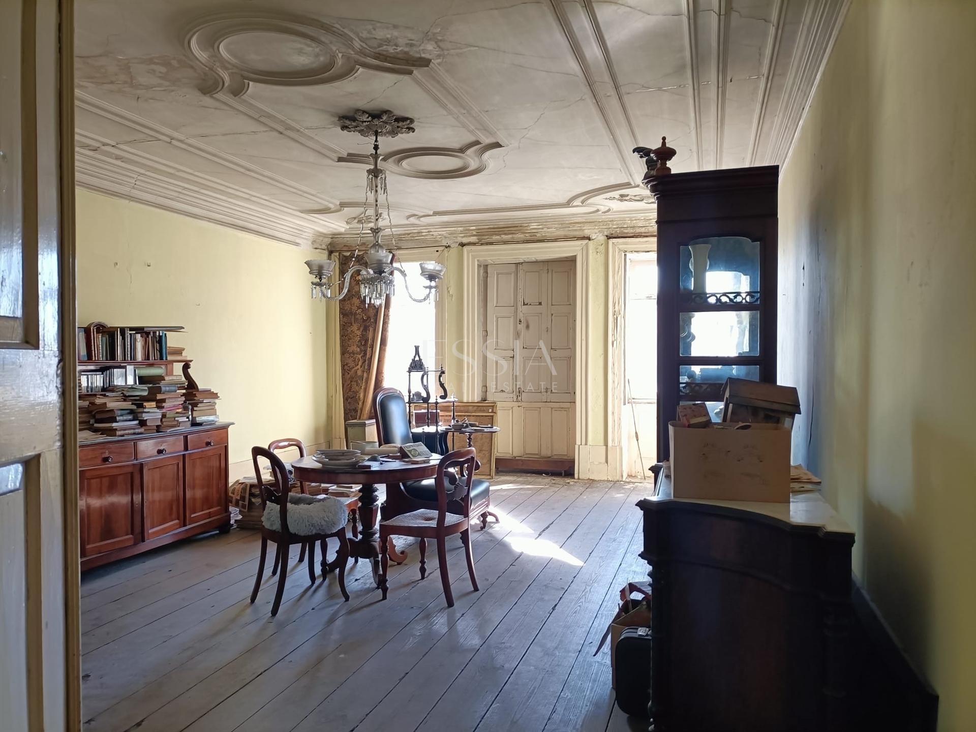 Prédio para Reconstrução na Praça da República, Porto