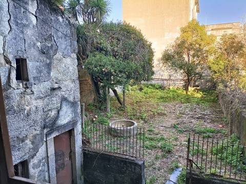 Prédio para Reconstrução na Praça da República, Porto