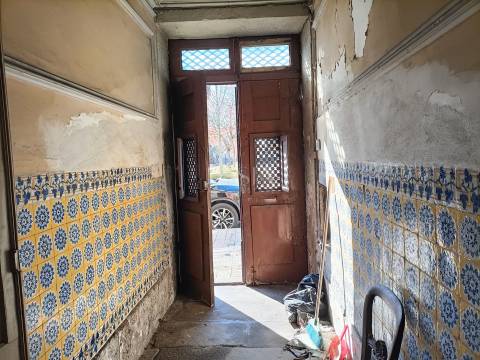 Prédio para Reconstrução na Praça da República, Porto