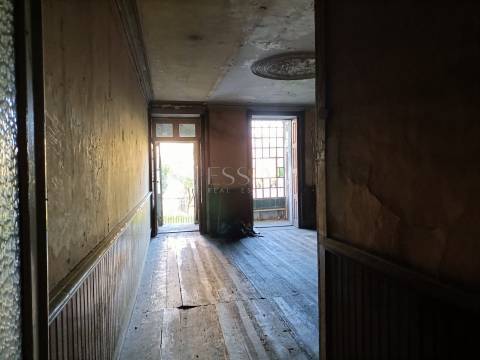 Prédio para Reconstrução na Praça da República, Porto