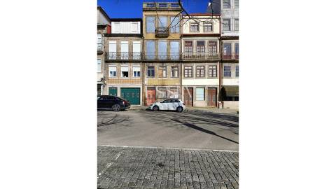 Prédio para Reconstrução na Praça da República, Porto