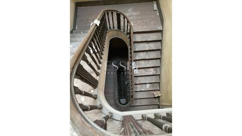 Prédio para Reconstrução na Praça da República, Porto