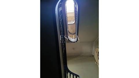 Prédio para Reconstrução na Praça da República, Porto