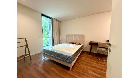 Apartamento T1 Varandas e Garagem para Arrendar no Campo Alegre