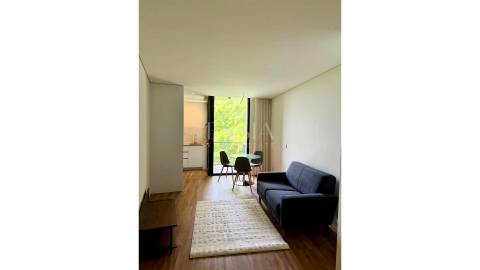 Apartamento T1 Varandas e Garagem para Arrendar no Campo Alegre