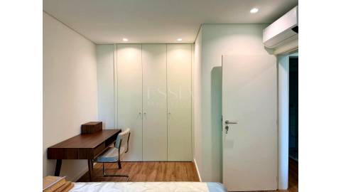 Apartamento T1 Varandas e Garagem para Arrendar no Campo Alegre