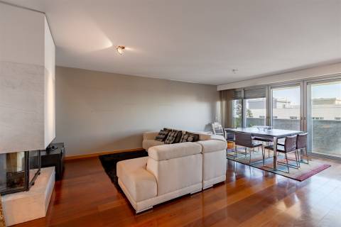 Apartamento T3 no Bessa com Varanda e Garagem box