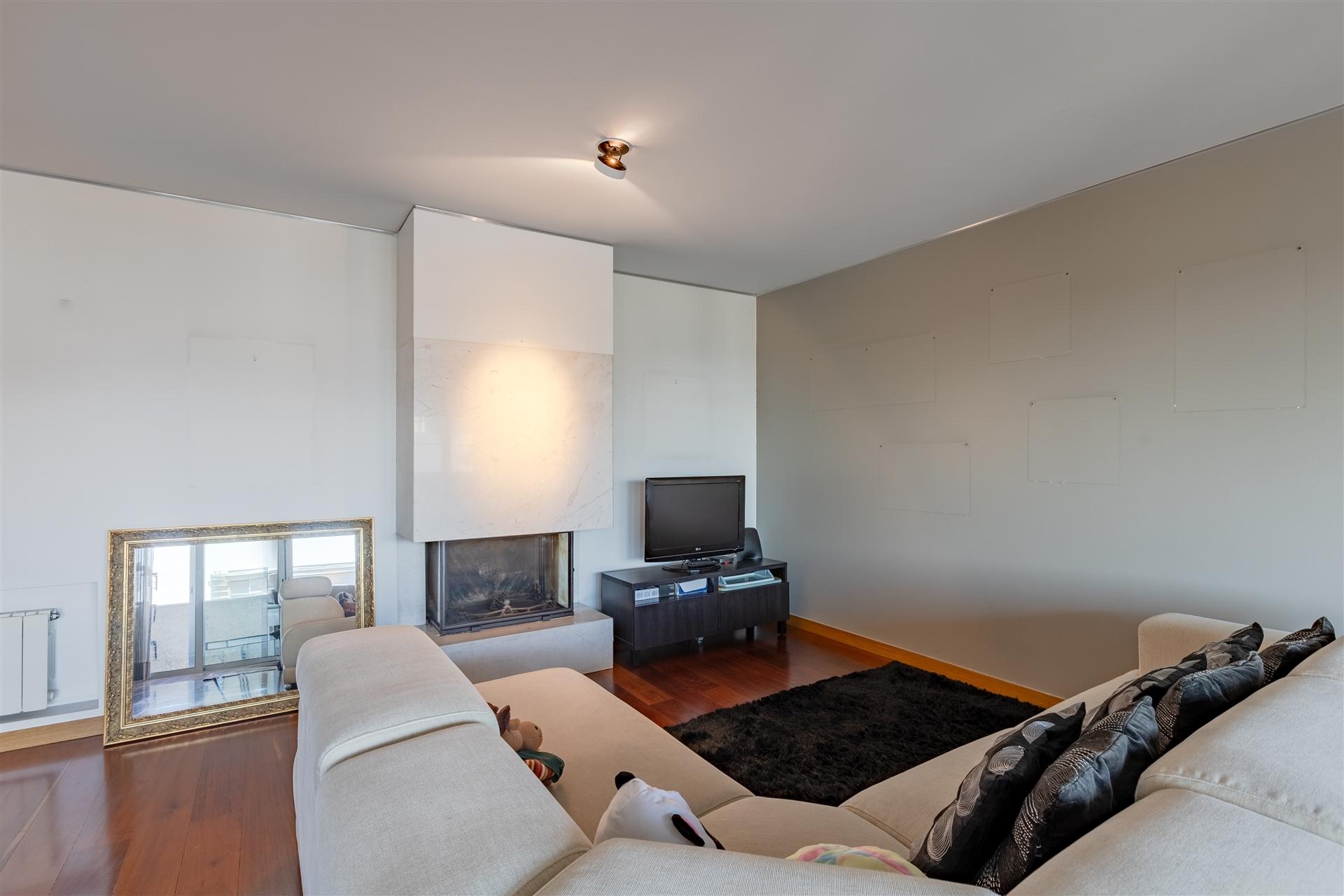 Apartamento T3 no Bessa com Varanda e Garagem box