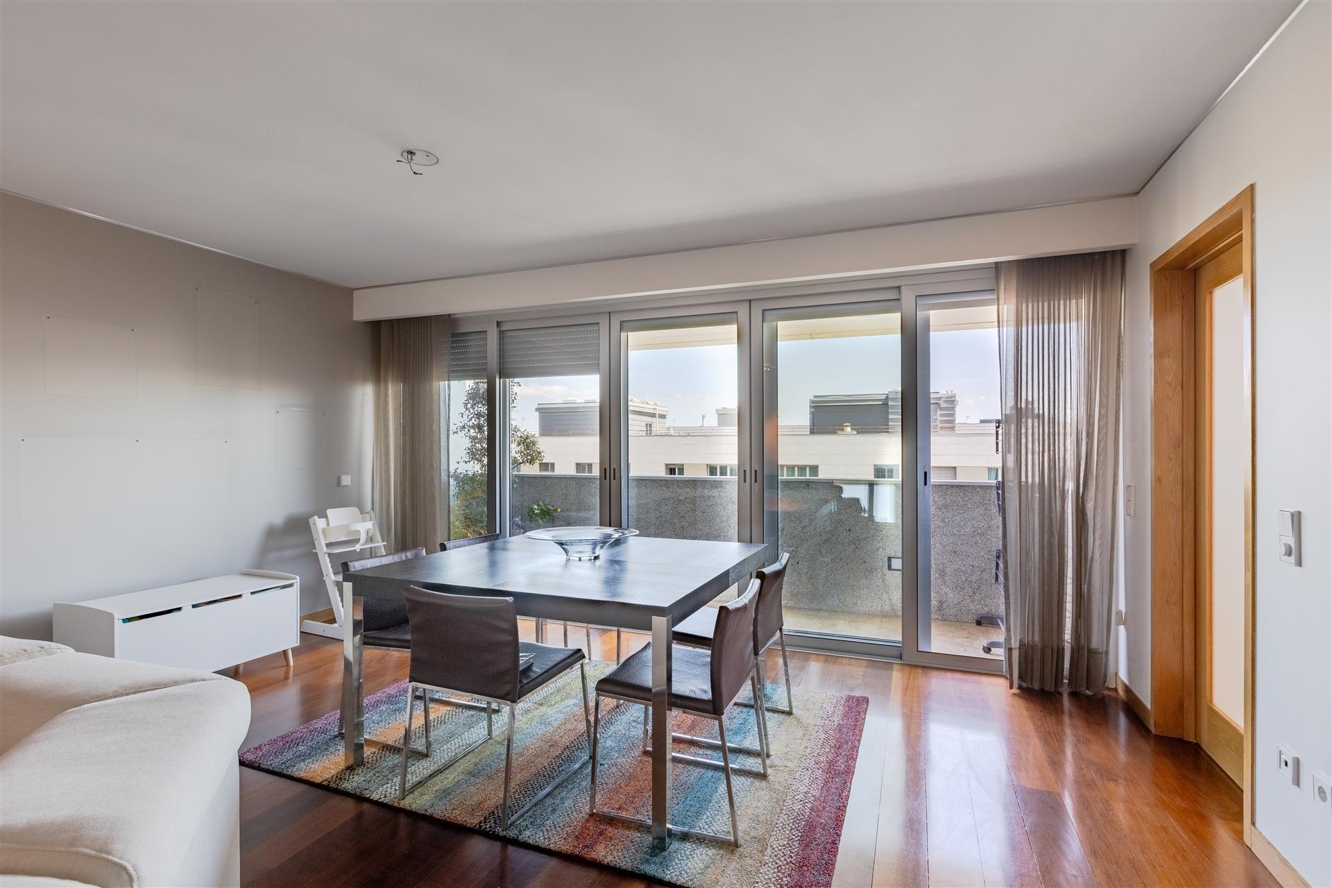 Apartamento T3 no Bessa com Varanda e Garagem box