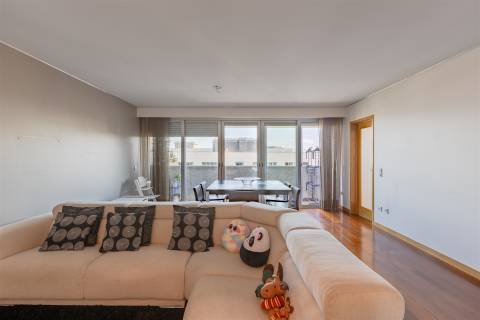 Apartamento T3 no Bessa com Varanda e Garagem box