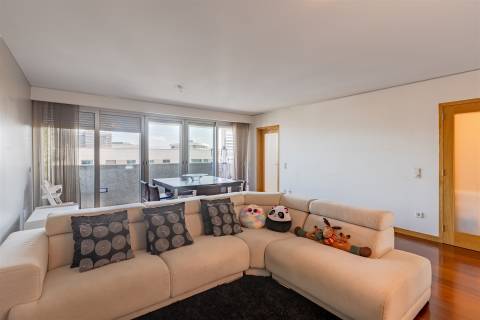 Apartamento T3 no Bessa com Varanda e Garagem box