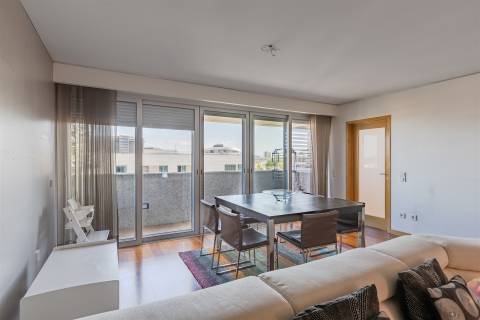 Apartamento T3 no Bessa com Varanda e Garagem box