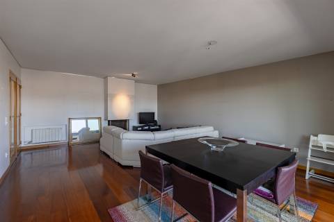 Apartamento T3 no Bessa com Varanda e Garagem box