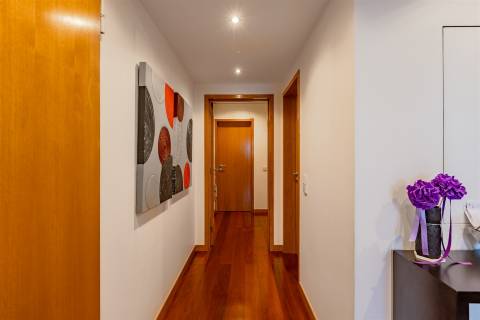 Apartamento T3 no Bessa com Varanda e Garagem box