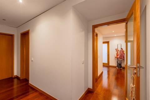 Apartamento T3 no Bessa com Varanda e Garagem box