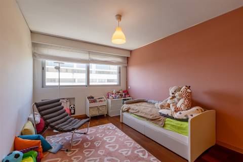 Apartamento T3 no Bessa com Varanda e Garagem box