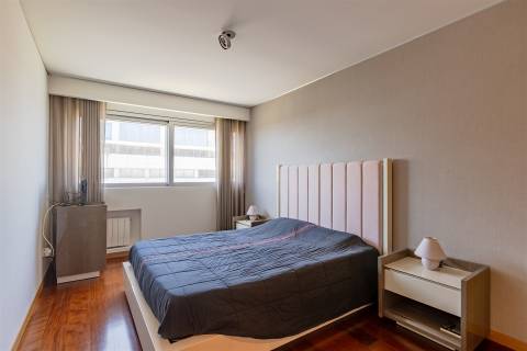 Apartamento T3 no Bessa com Varanda e Garagem box