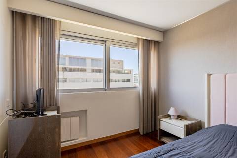 Apartamento T3 no Bessa com Varanda e Garagem box