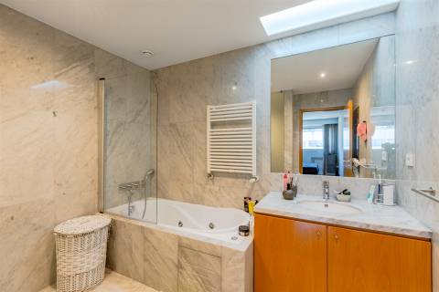 Apartamento T3 no Bessa com Varanda e Garagem box