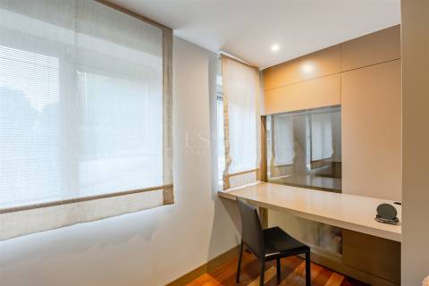 T3 Triplex na Foz do Douro com Piscina e Garagem