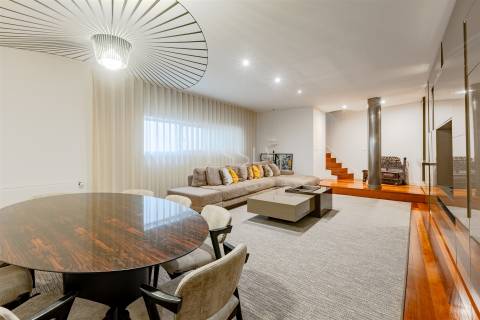 T3 Triplex na Foz do Douro com Piscina e Garagem