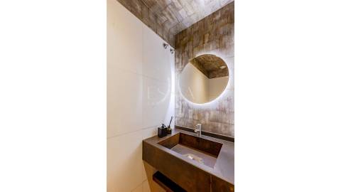 T3 Triplex na Foz do Douro com Piscina e Garagem
