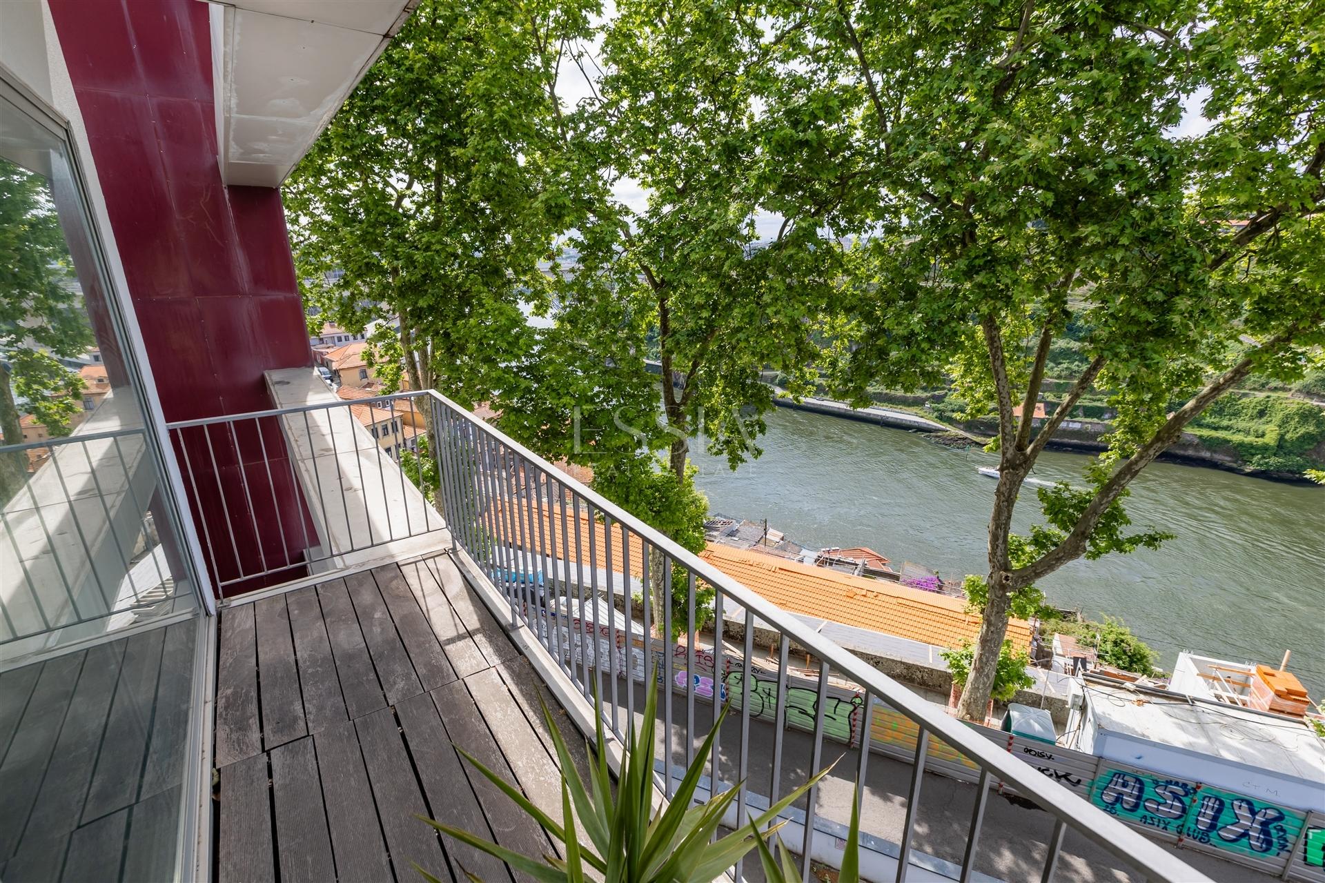 Apartamento T3 para Arrendar com Vista Douro