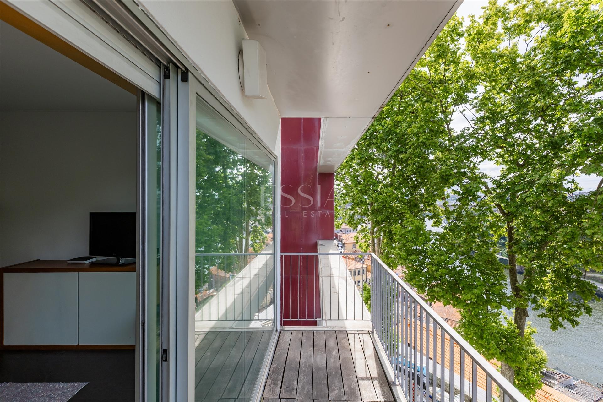 Apartamento T3 para Arrendar com Vista Douro