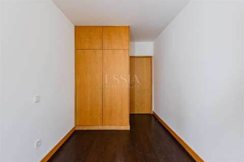 Apartamento T3 para Arrendar com Vista Douro