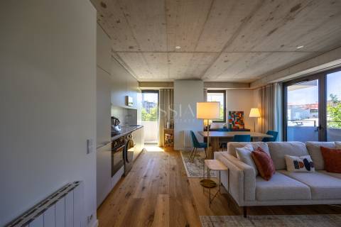 Apartamento T1 com Varandas no Flower Tower