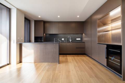 Apartamento T3 aos Jardins da Arrábida com Terraço de 94m2