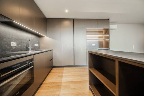 Apartamento T3 aos Jardins da Arrábida com Terraço de 94m2