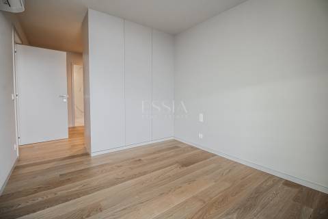 Apartamento T3 aos Jardins da Arrábida com Terraço de 94m2